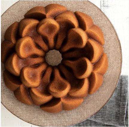 Magnolia Bundt Pan - Image 3