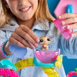 LITTLEST PET SHOP FUN FACTORY PLAYGROUND PLAYSET - Image 6